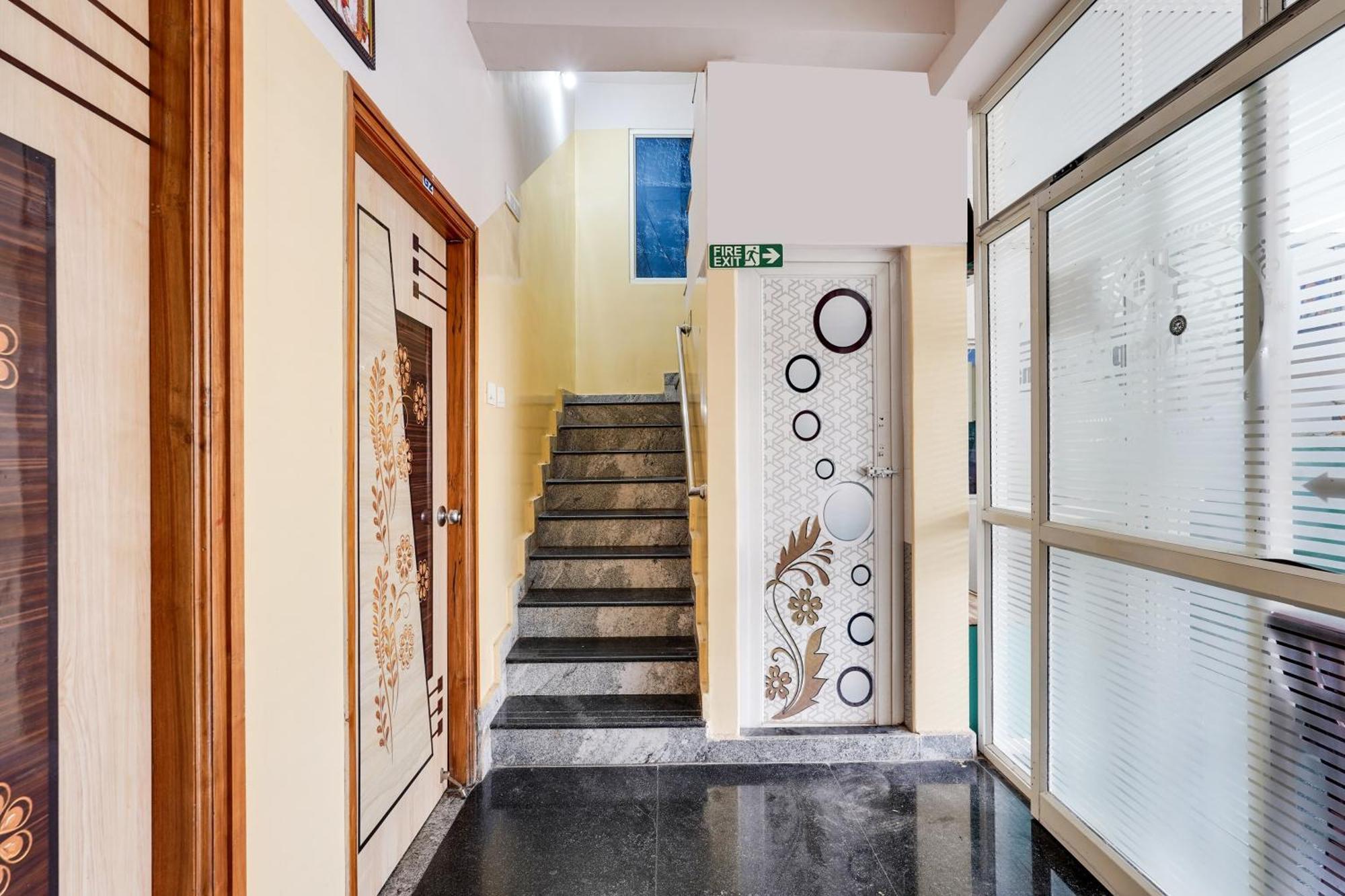 Super Hotel O Karakambadi Road Near Leela Mahal Circle 蒂鲁帕蒂 外观 照片
